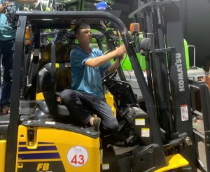 Lắp đặt bình ắc quy lithium xe nâng điện