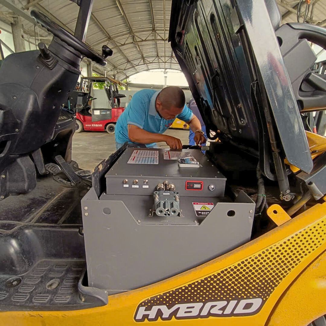 Bình điện lithium xe nâng Trần Lê: Có cần bảo dưỡng định kỳ để đảm bảo hiệu suất tối ưu và kéo dài tuổi thọ? 17 Kỹ thuật viên có chuyên môn, tay nghề của Trần Lê