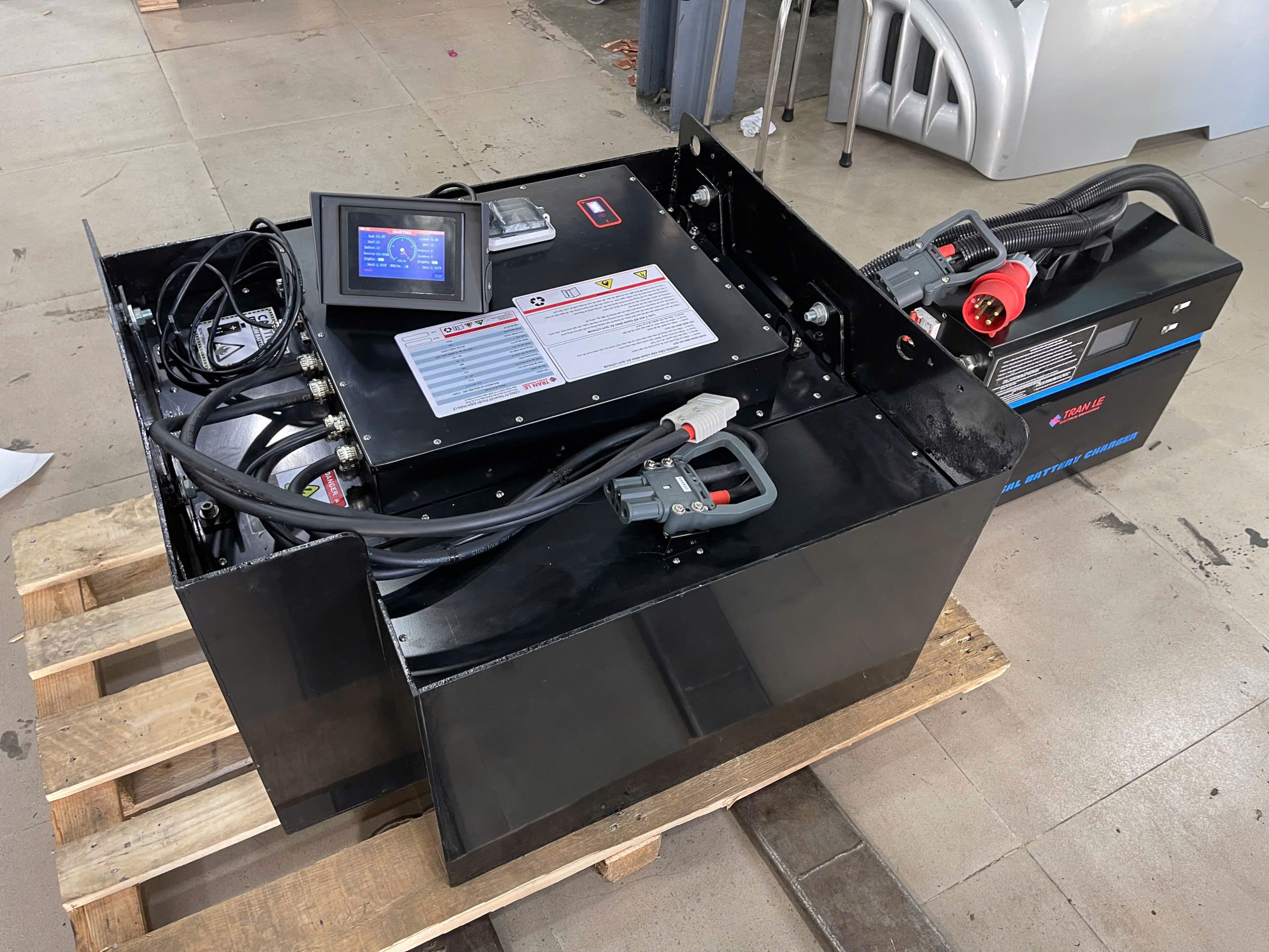 Đến tay khách hàng ắc quy lithium 48V 314Ah xe nâng điện ngồi lái 14 Bình ắc quy lithium 48V 314Ah xe nâng ngồi lái Toyota 1.5 tấn