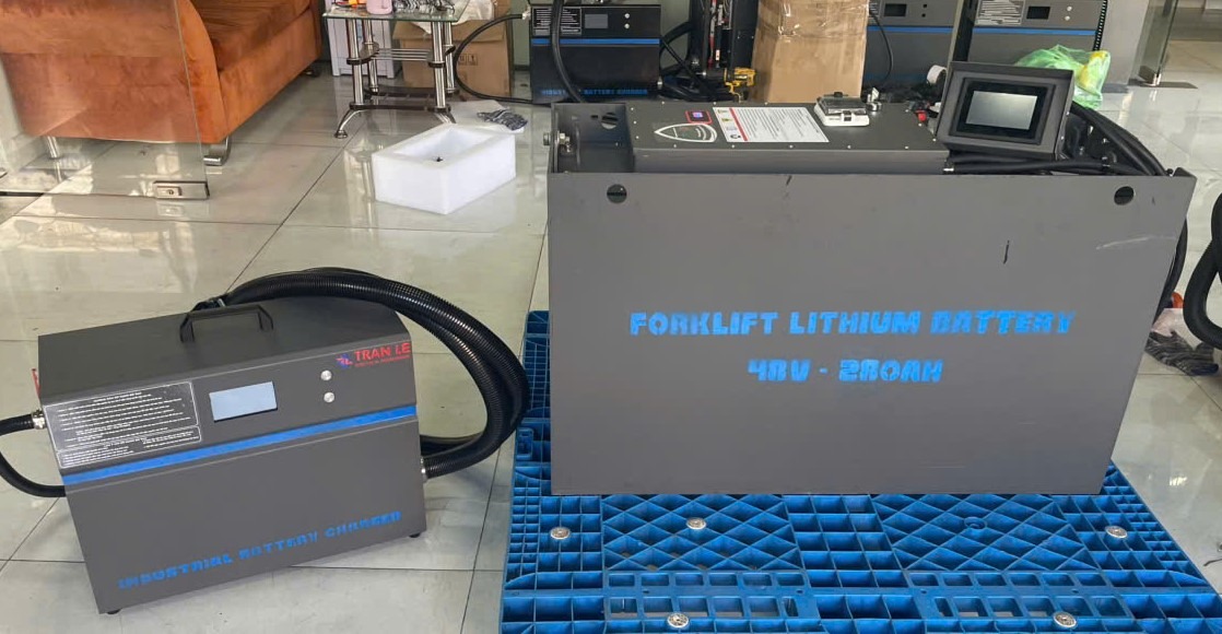 Đến tay khách hàng bình ắc quy lithium xe nâng đứng lái 48V 280Ah 13 Bình ắc quy lithium xe nâng đứng lái 48V 280Ah