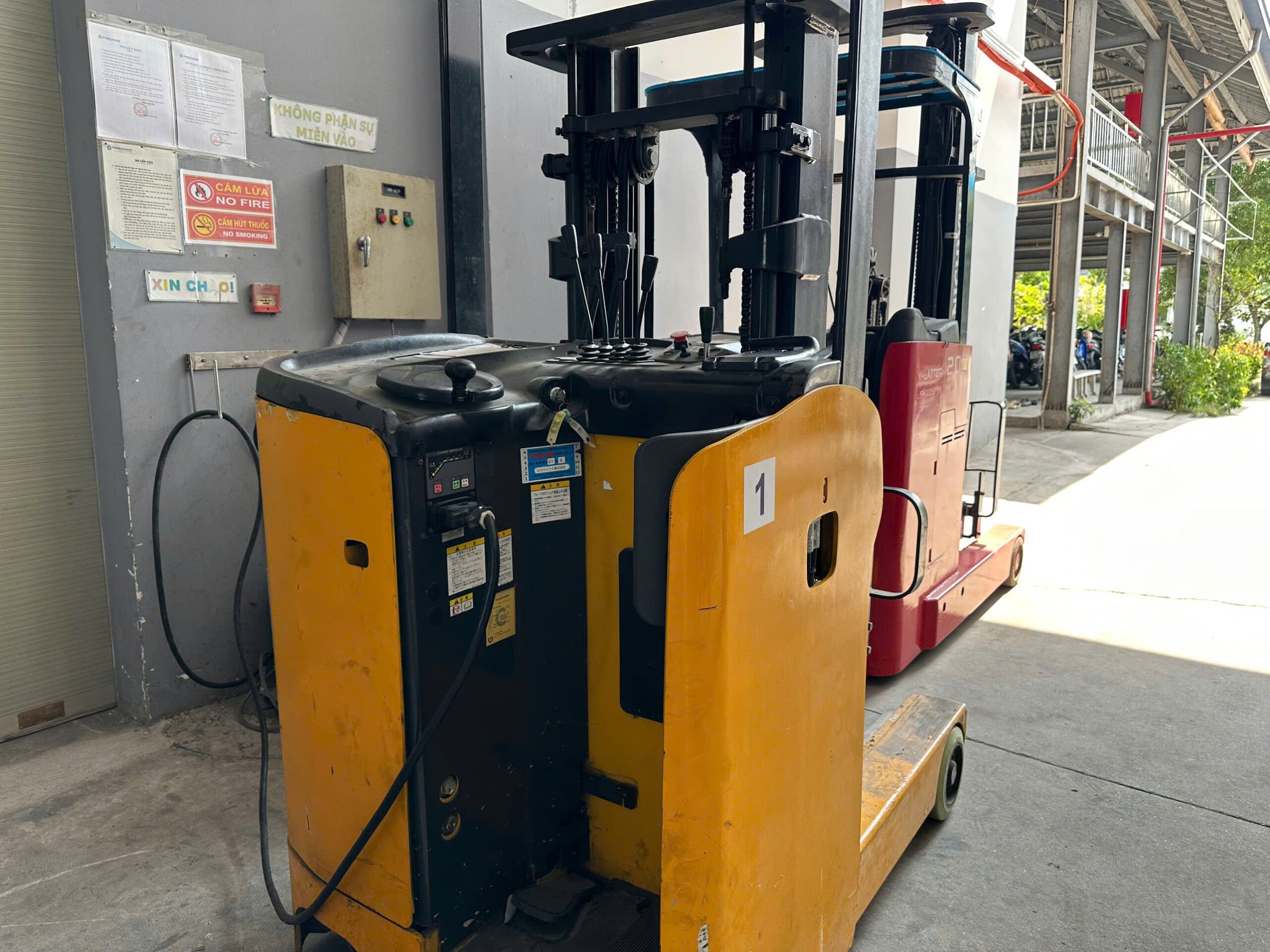 Bình Lithium Xe Nâng Trần Lê – Tương Thích Sạc Theo Xe (Sử Dụng Sạc Cũ Bình Acid)