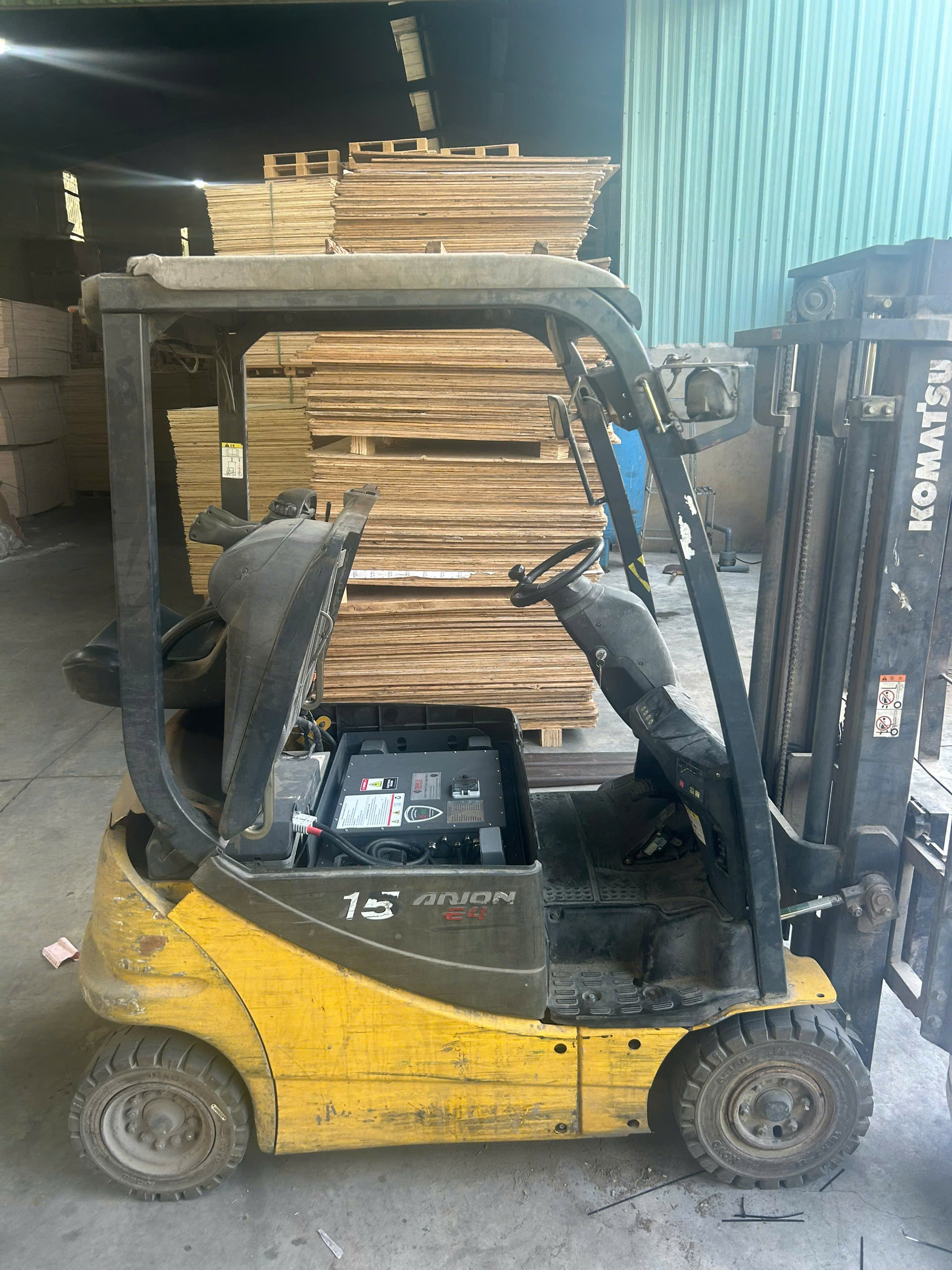pin Lithium xe nâng Trần Lê