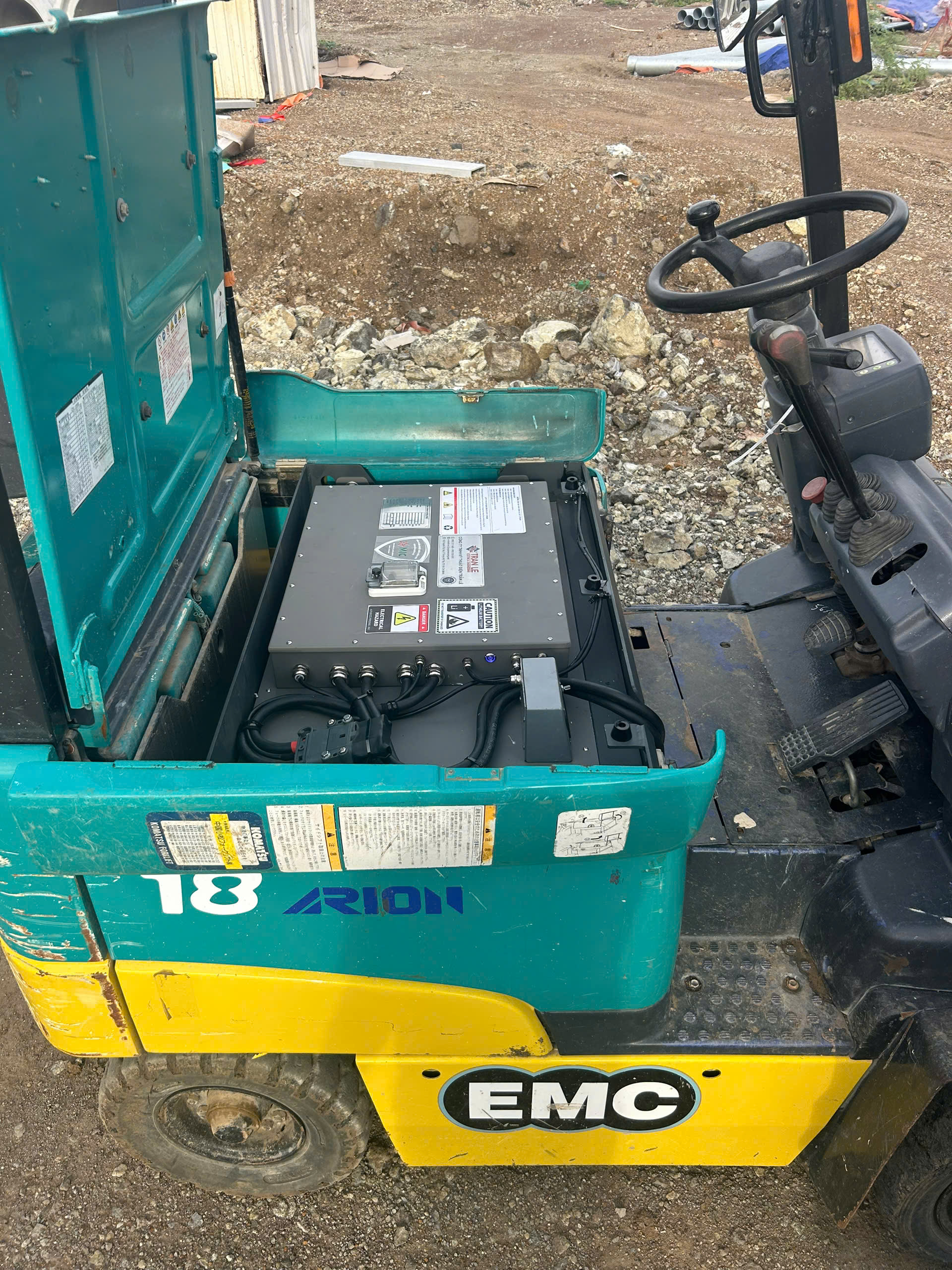 pin Lithium xe nâng Trần Lê